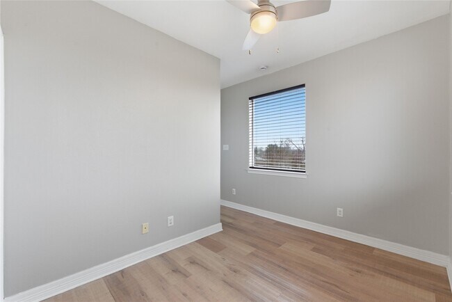 Building Photo - 408 Eichwurzel Ln