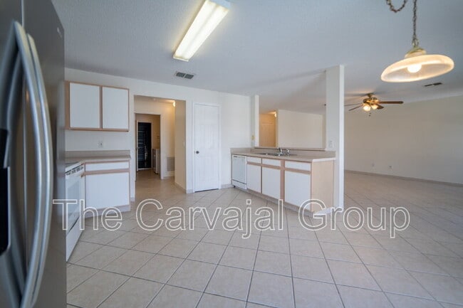 Building Photo - 1215 Kempton Chase Pkwy