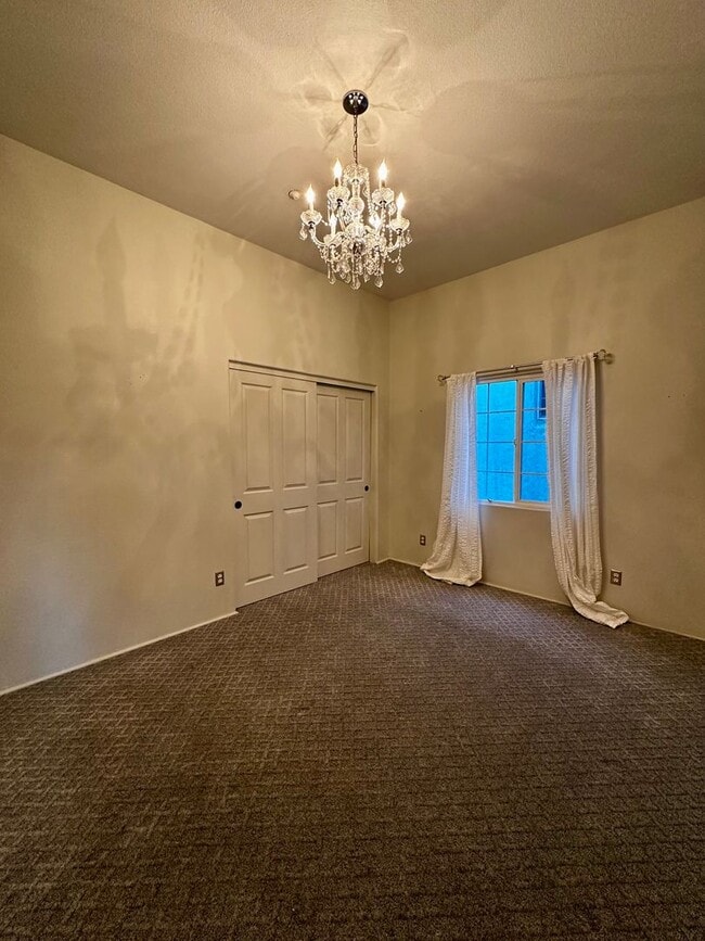 Building Photo - 3 bed 2 bath Well-Maintained Home in Prime...