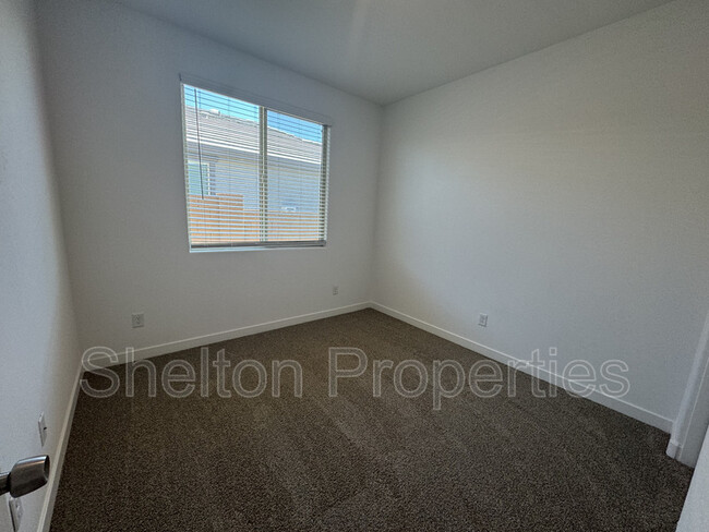 Building Photo - 4027 S 96th Dr