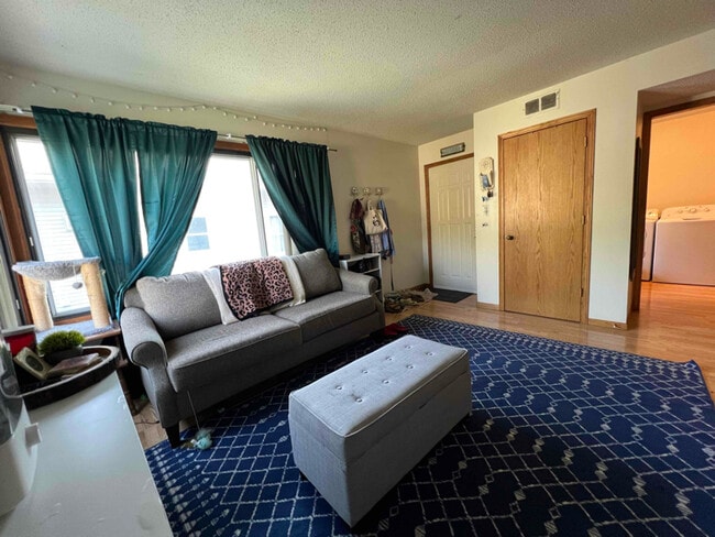 Building Photo - 419 4th Ave E