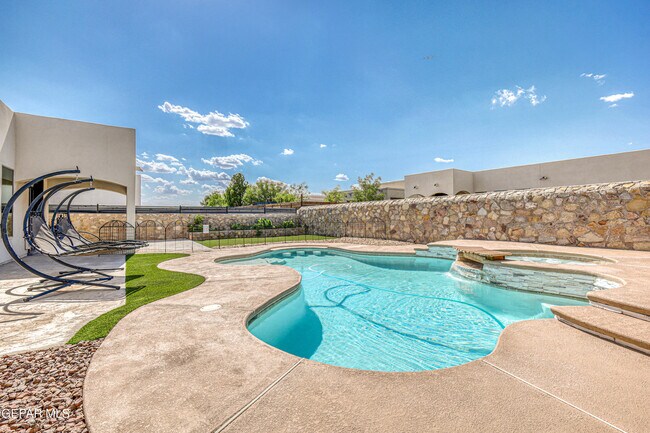 Building Photo - 12315 Houghton Springs Dr