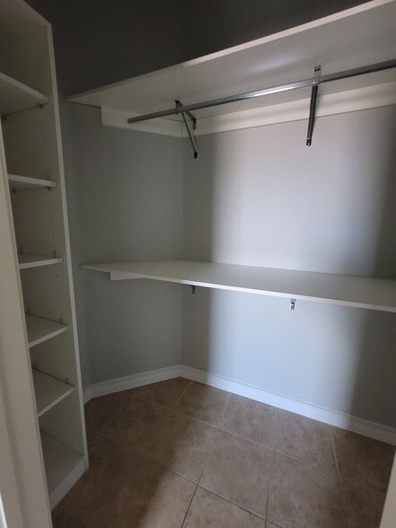 Building Photo - 201 S 5th St