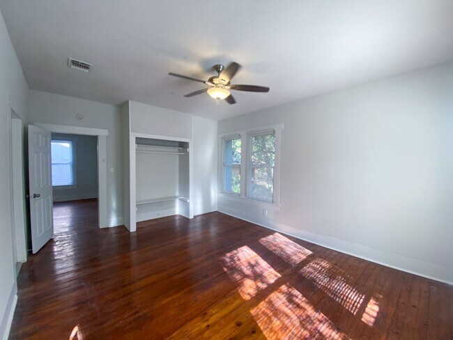 Building Photo - 2Bed/1Bath House for Rent! Available Now!