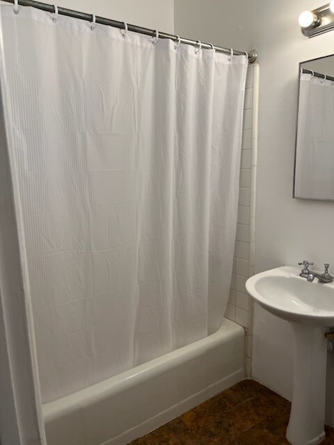 Bathroom - 3674 Veteran Ave