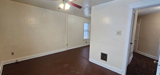 Building Photo - 3 Bed 1 Bath Single Family Home