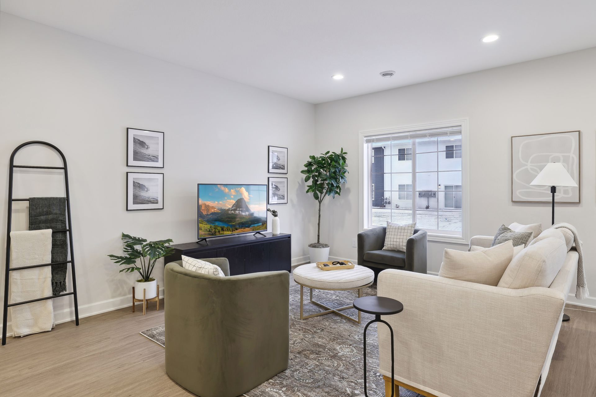 Building Photo - 947 Willow Pl