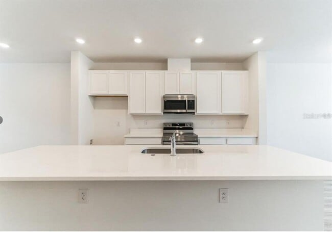 Building Photo - 2905 Voyager Ave