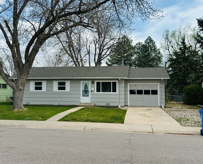Primary Photo - Charming Updated 3bd, 1bath Home In SW Lov...