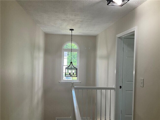 Building Photo - 5790 Hampton Ct