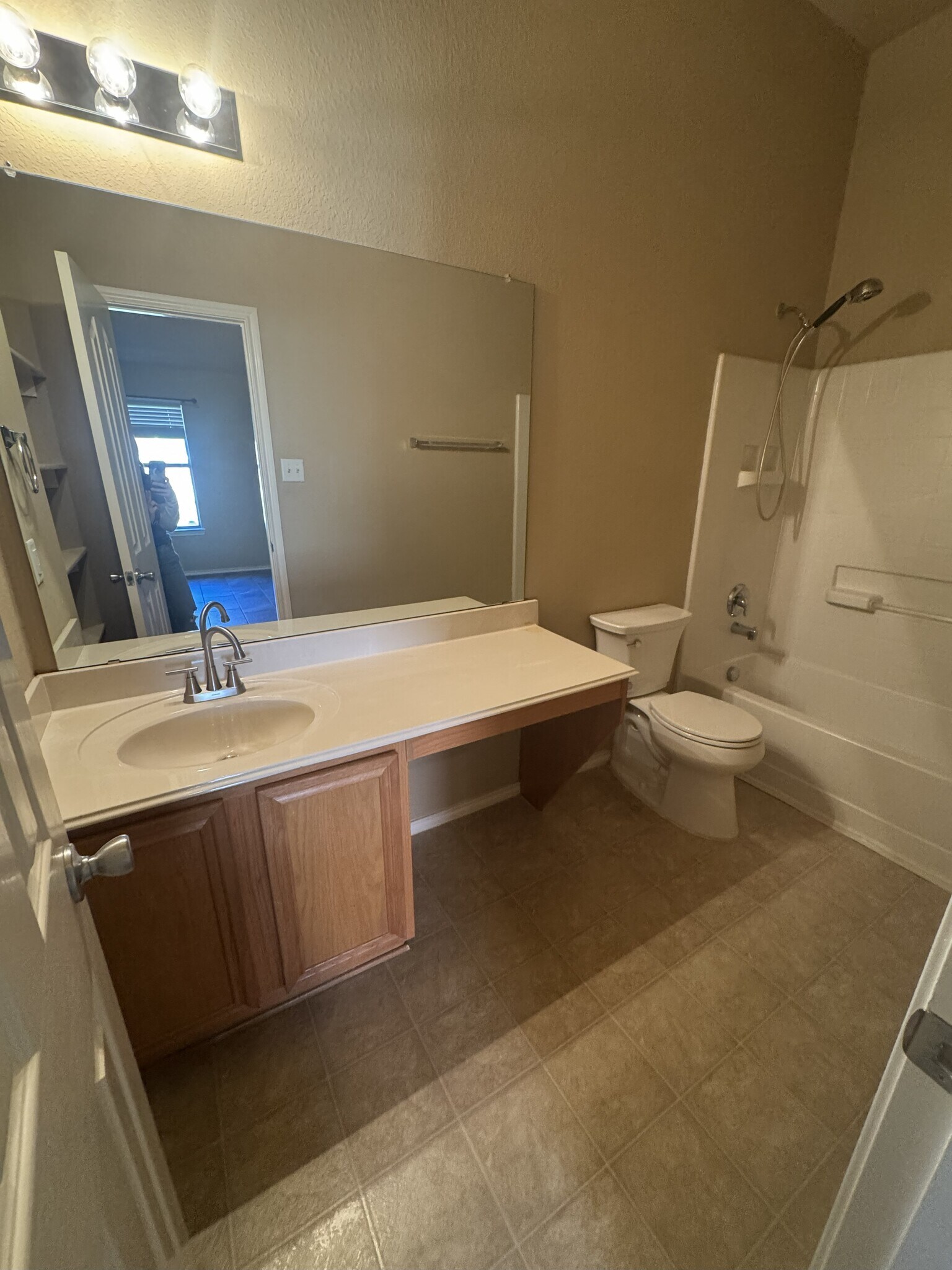 Bathroom - 1413 Eufemia Dr