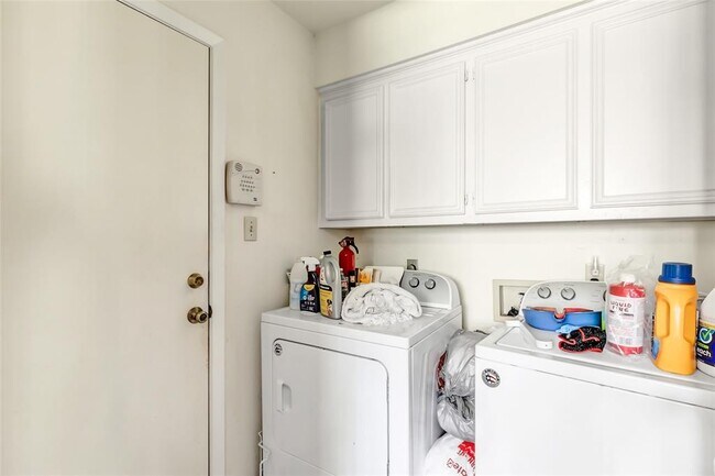Building Photo - 70 Fern View Ct