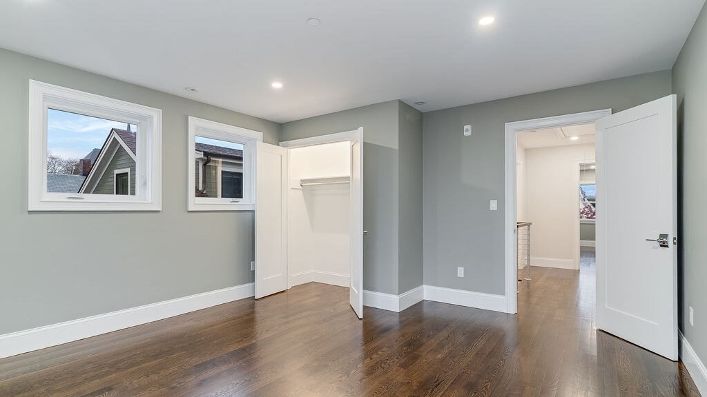 Building Photo - 555 E 5th St