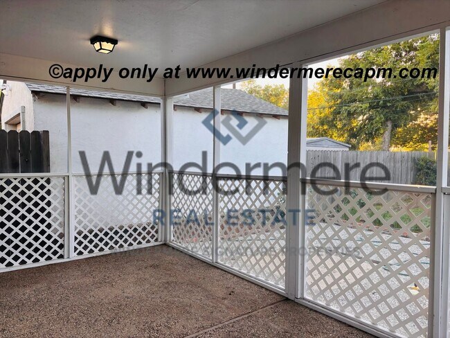 Building Photo - Charming 4 bedroom Home in Tahoe Park w/ E...