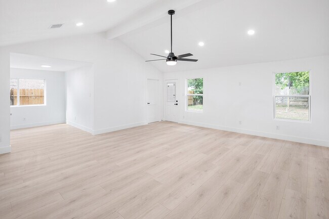 Building Photo - 10814 Mackenzie Dr