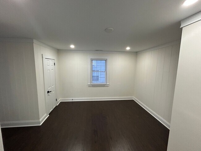 Building Photo - Available Now to View! Ardmore WS, 4 Bedro...