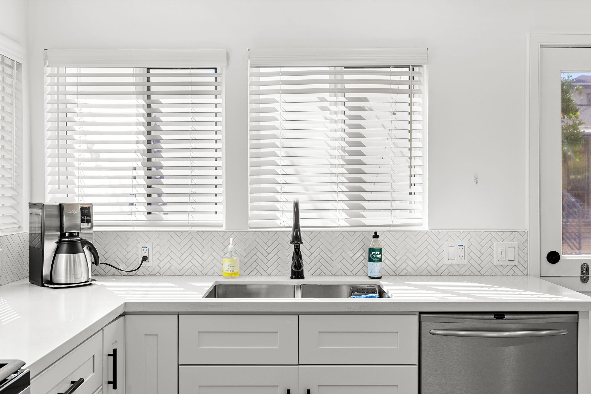 Building Photo - 614 Knob Hill Ave