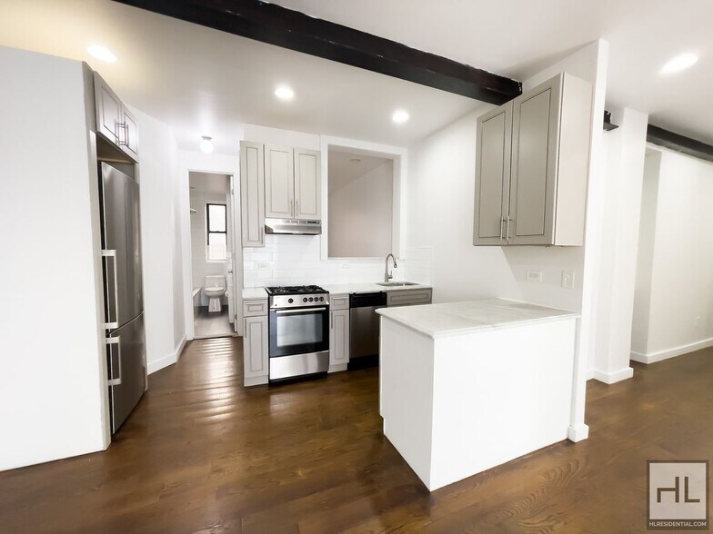 Building Photo - EASTERN PARKWAY / Crown Heights / Spacious...