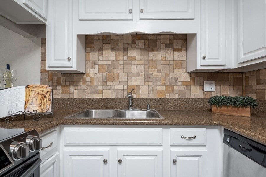 Building Photo - 1681 Bayview Heights Dr