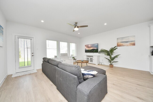 Building Photo - 31815 Kellan Grv Ct