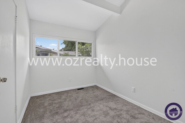 Building Photo - 1214 Elco Ave