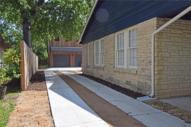 Building Photo - 5405 Sunshine Dr
