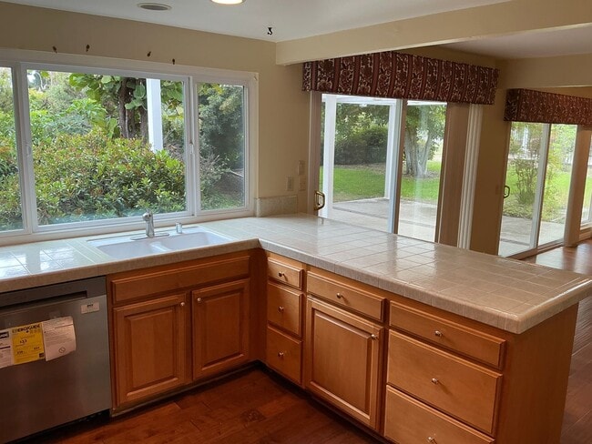 Building Photo - Charming 4 Bedroom 2 Bath 2 Story Home in the City of Fullerton