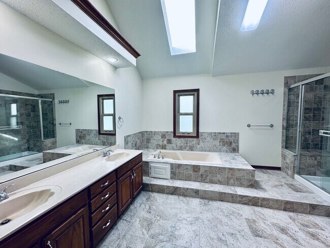 Building Photo - {15031} Charming Two Story Home + Huge, Fenced Yard + Cul de Sac