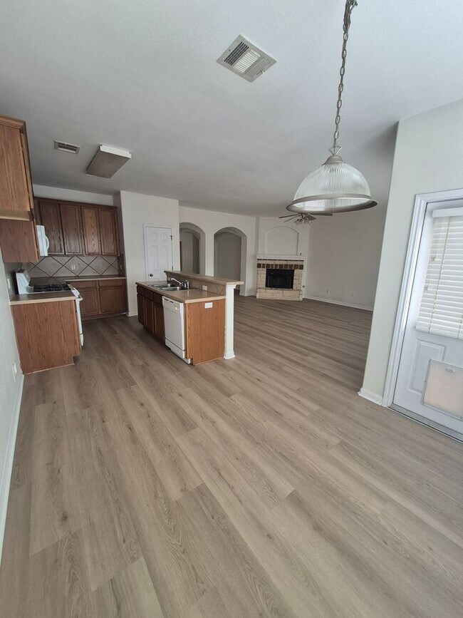 Building Photo - Stunning Home and Wonderful community
