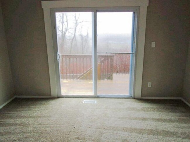 Building Photo - Spacious 3-Bedroom 1.5 bath Home with Fenced Yard & Garage – Ready for You!
