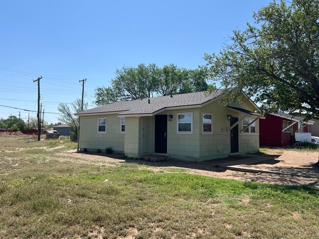 Building Photo - 801 Vanda Ave