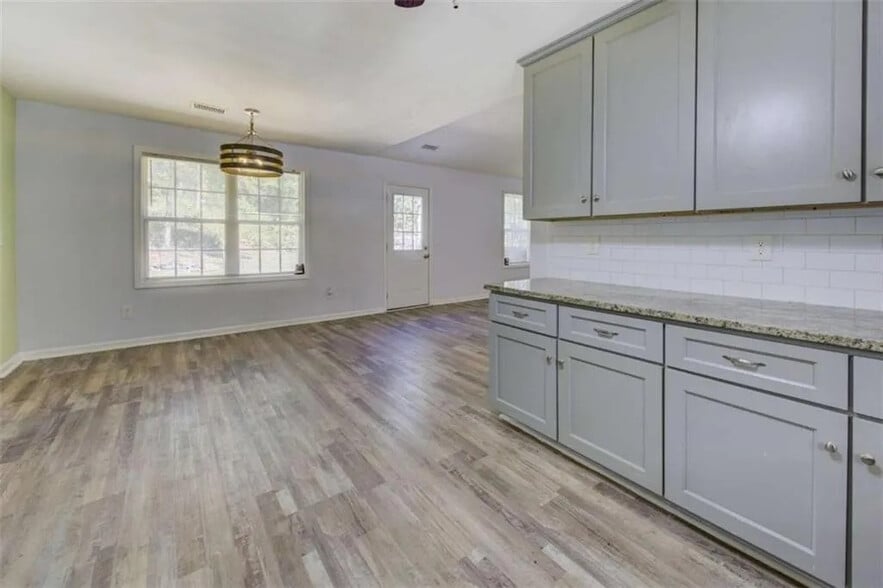 Building Photo - Room in House on Navajo Trail