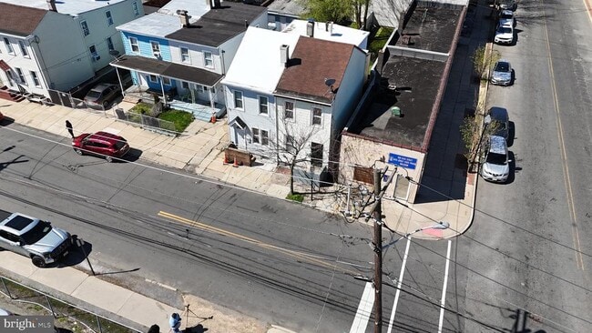 Building Photo - 203 3rd St