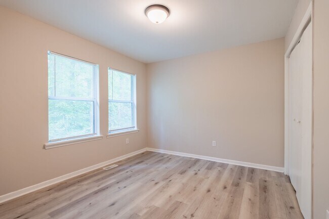 Building Photo - 600-635 Hilltop Dr-HT 2-Story 2bd/1ba
