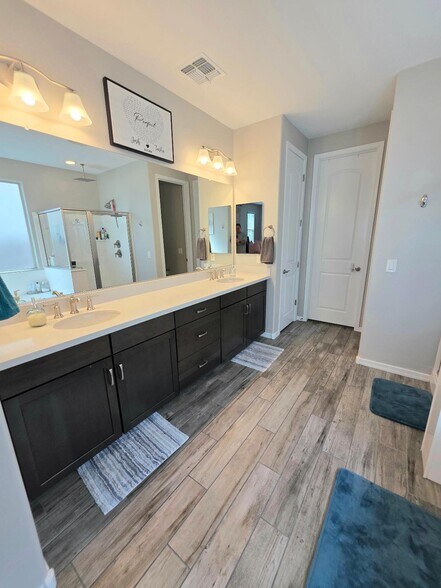 Master Bathroom - 5154 N 188th Ln