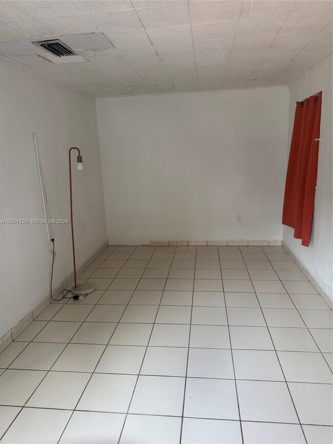 Building Photo - 1120 SW 73rd Ave