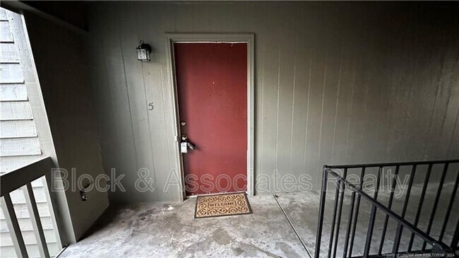 Building Photo - 1800 Tryon Dr