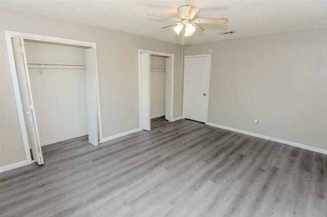 Building Photo - 1027 Montour Dr