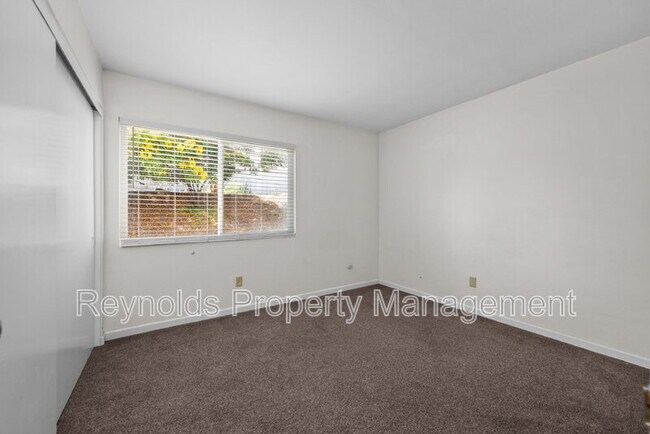 Building Photo - 601 R Ave
