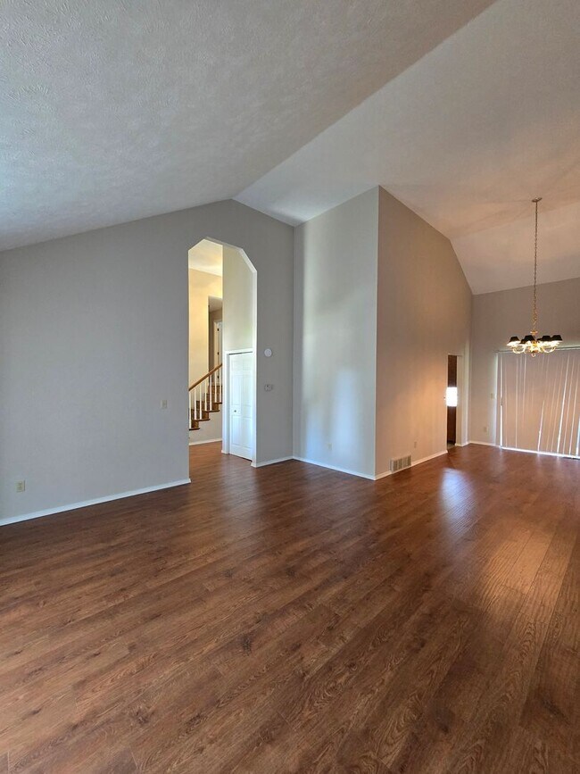 Building Photo - Cute home in the Great Brentwood Forest Ne...