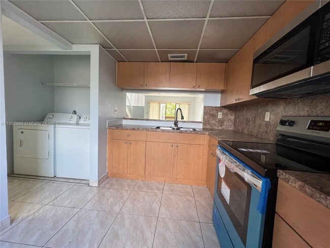 Building Photo - 10060 NW 9th St Cir