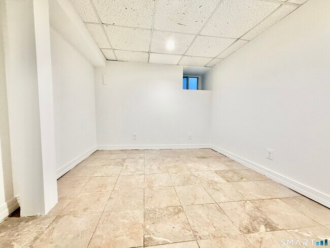 Building Photo - 85 Avery St