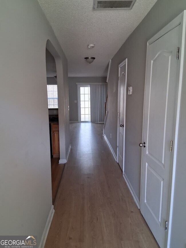 Building Photo - 161 Shenandoah Dr