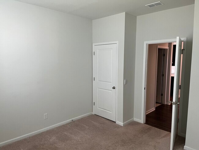 Building Photo - 108 Buttermere Wy