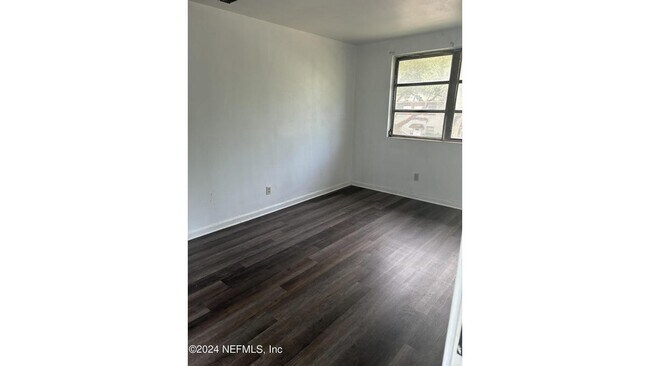 Building Photo - 1265 W 26th St