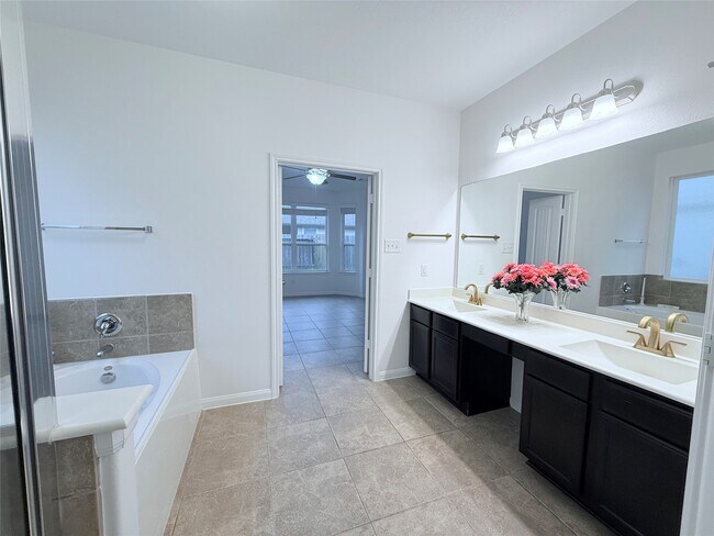 Building Photo - 30515 Woodson Trace Dr