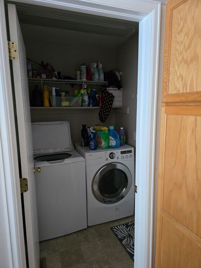 Building Photo - Cozy & Stylish Ranch Home in a Convenient Location!!