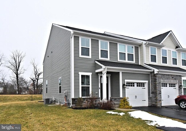 Building Photo - 500 Sterling Dr