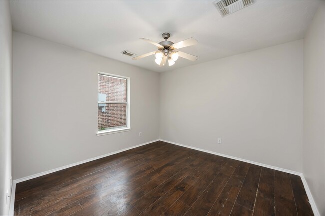 Building Photo - 2131 Acorn Glen Trail