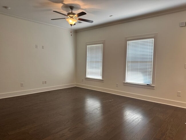Building Photo - Beautiful 3BR Townhome in Franklin